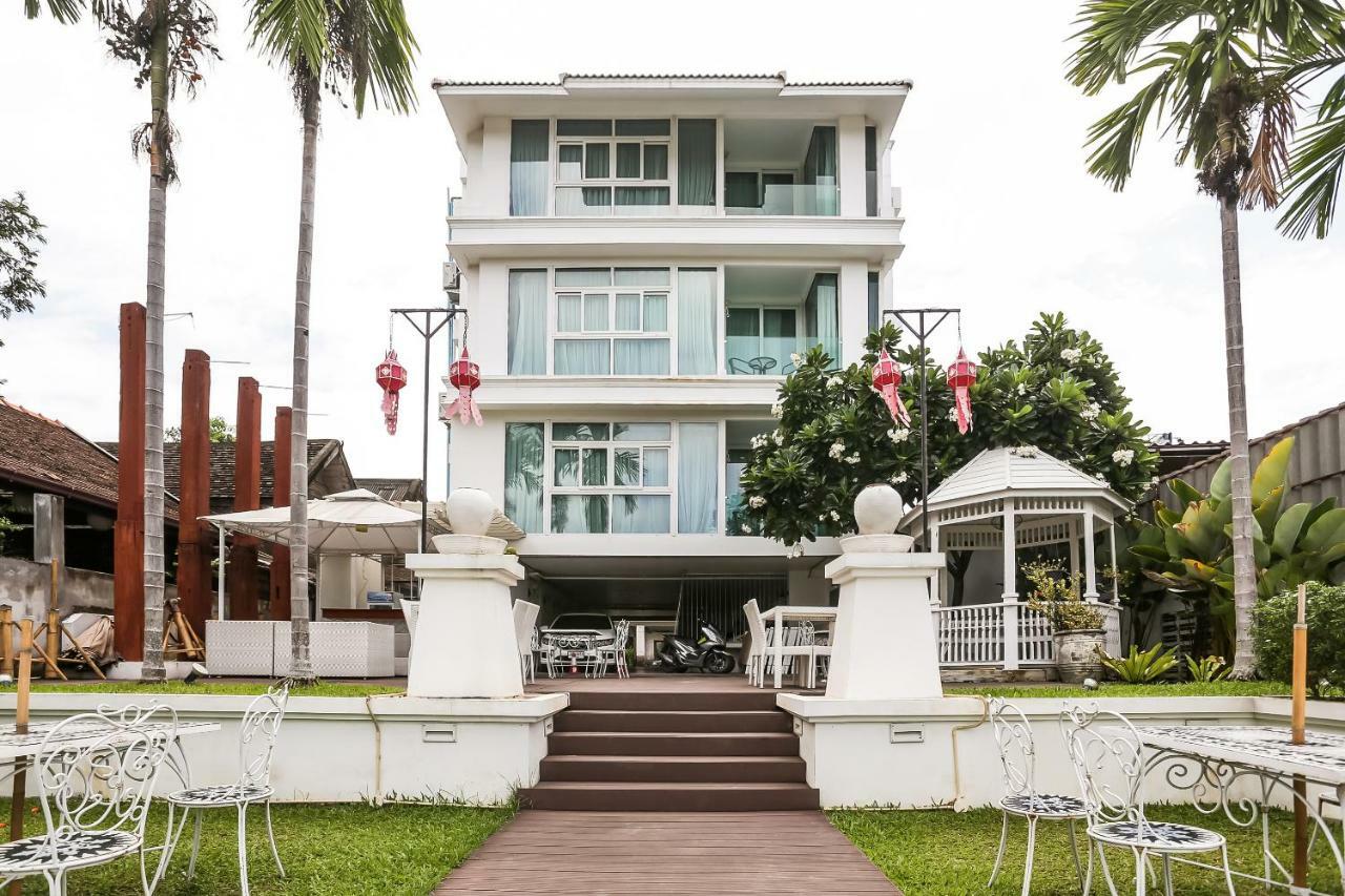 B2 Riverside Colonial